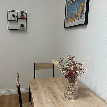 Apartamento Coeur De Avec Cour Nîmes