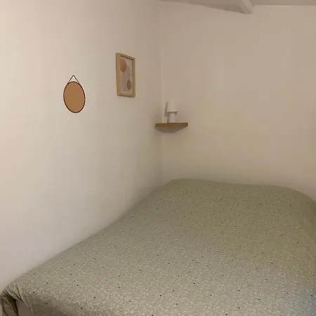 Apartment Coeur De Avec Cour Nîmes